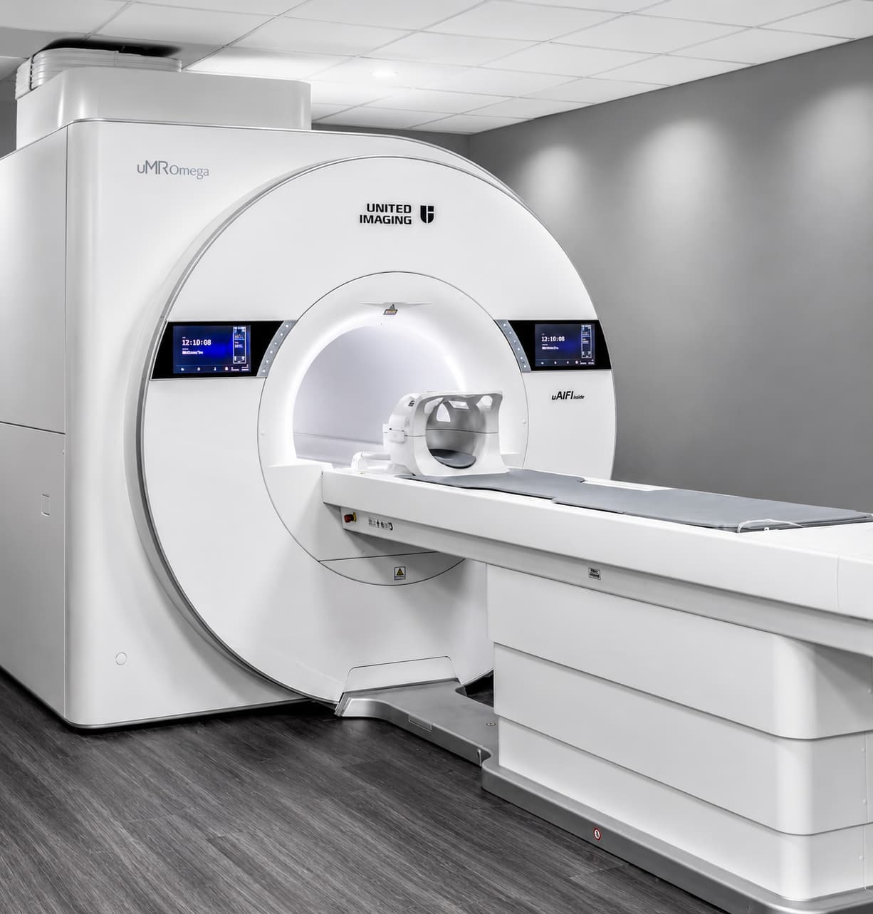 3 Tesla wide-bore MRI scanner at Integrated Imaging in Houston
